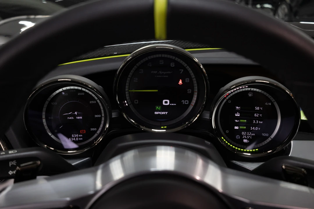 2015 Porsche 918 Spyder - Image 12 of 31