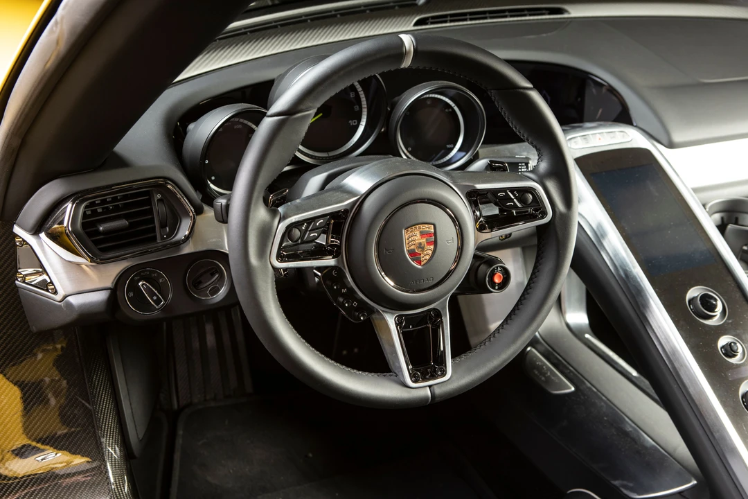 2015 Porsche 918 Spyder - Image 13 of 27