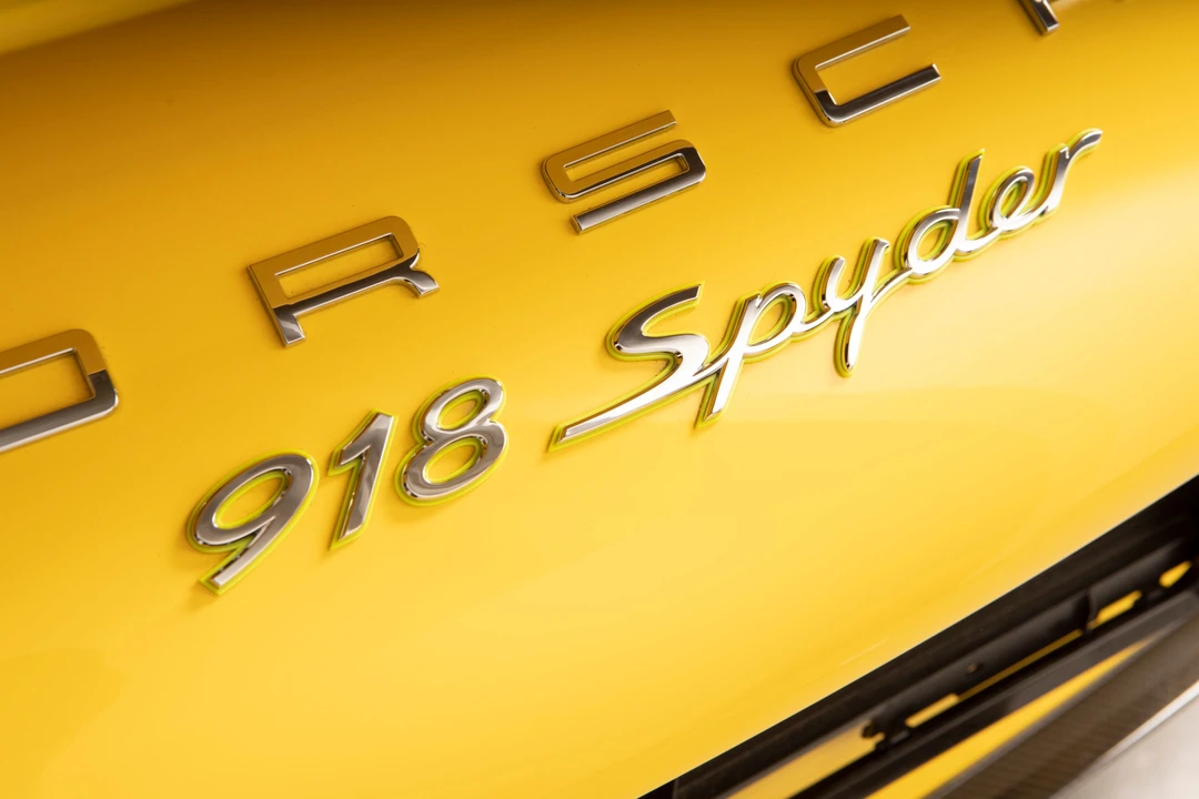 2015 Porsche 918 Spyder - Image 26 of 27