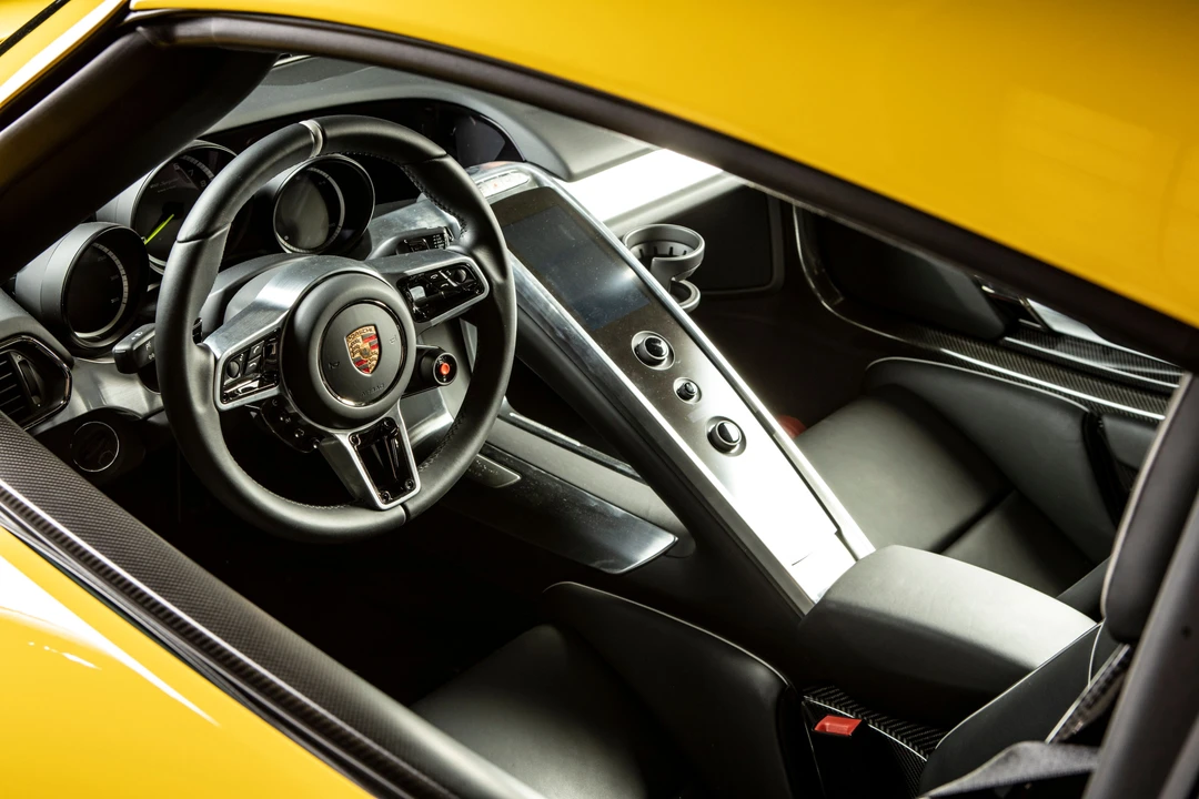 2015 Porsche 918 Spyder - Image 11 of 27