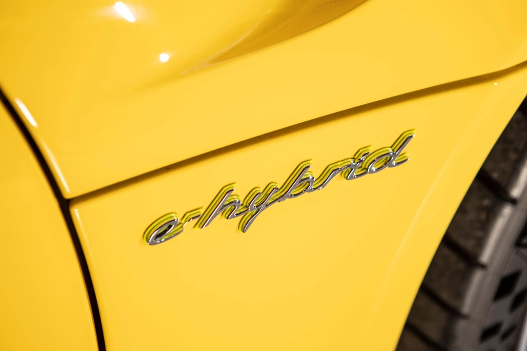 2015 Porsche 918 Spyder - Image 24 of 27