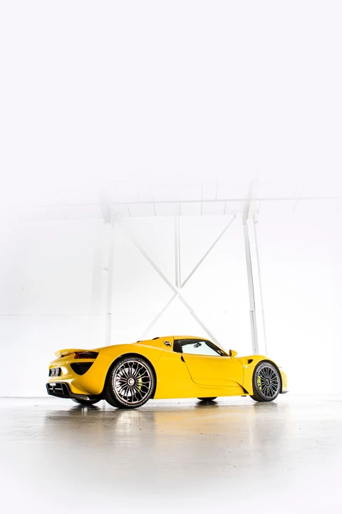 2015 Porsche 918 Spyder - Image 9 of 27