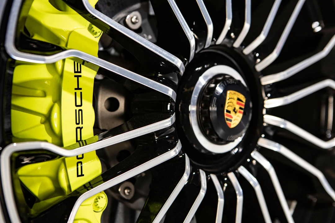 2015 Porsche 918 Spyder - Image 21 of 27