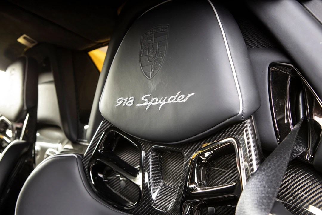 2015 Porsche 918 Spyder - Image 17 of 27