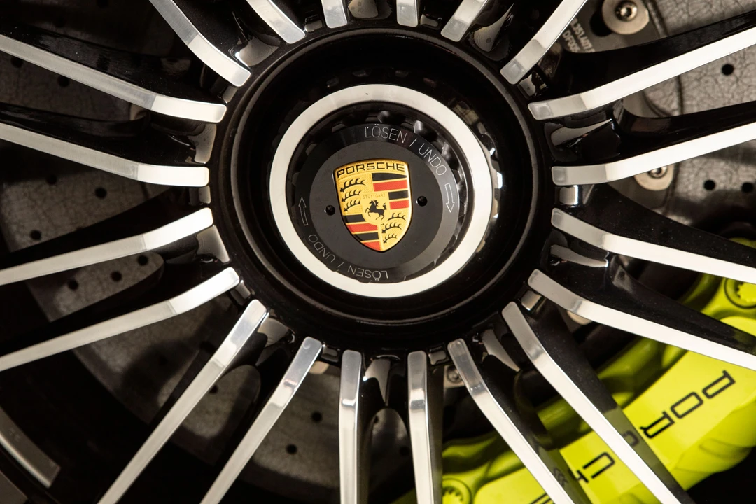 2015 Porsche 918 Spyder - Image 22 of 27