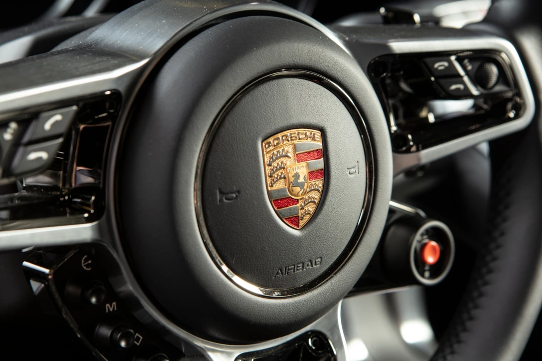 2015 Porsche 918 Spyder - Image 14 of 27