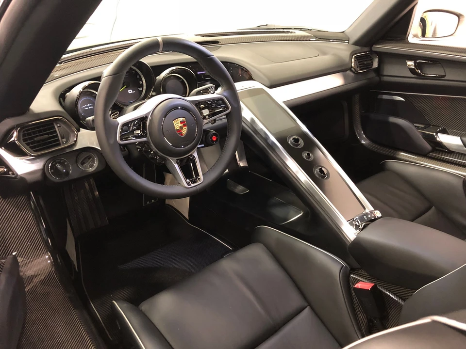 2015 Porsche 918 Spyder - Image 6 of 8