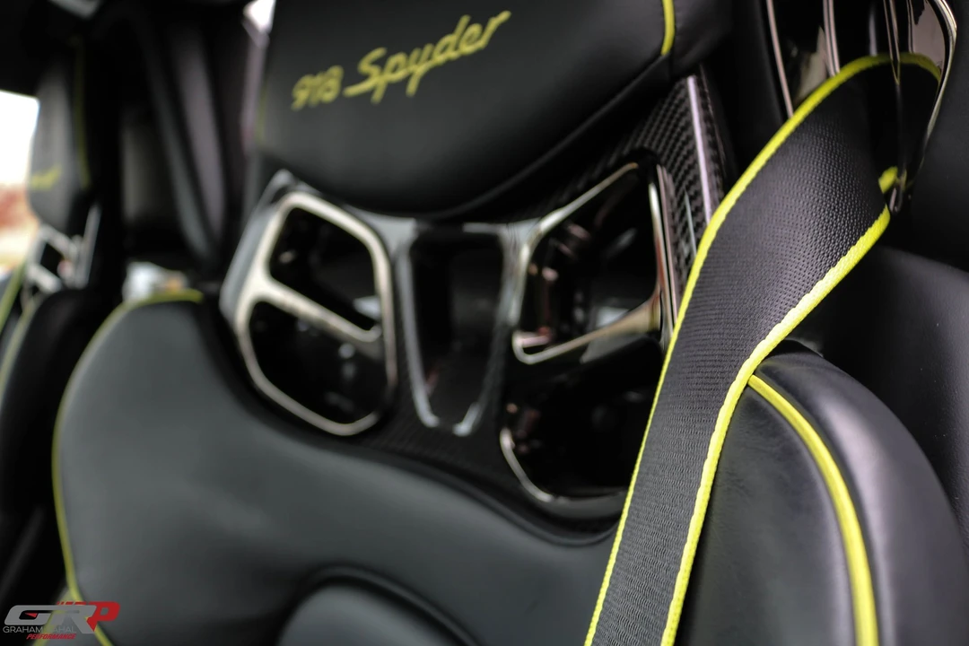 2015 Porsche 918 Spyder - Image 16 of 18