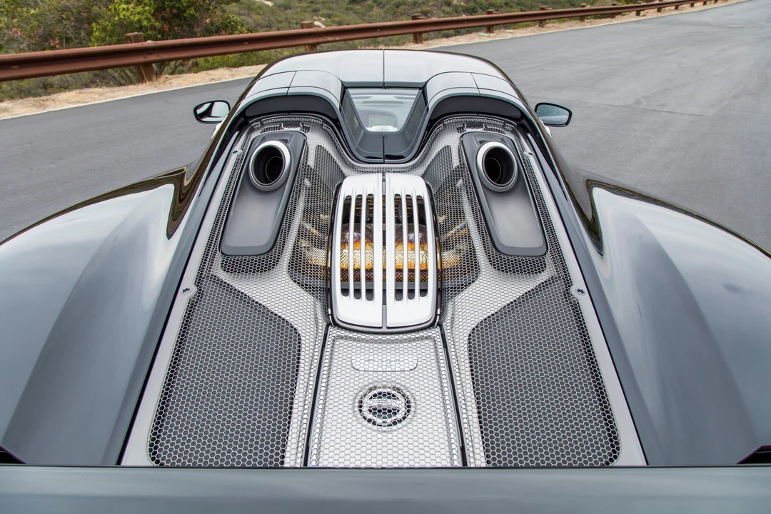 2015 Porsche 918 Spyder - Image 21 of 31