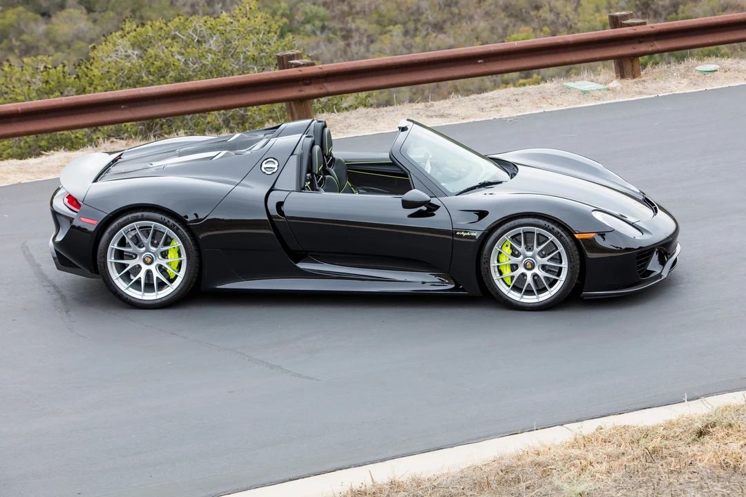 2015 Porsche 918 Spyder - Image 7 of 31