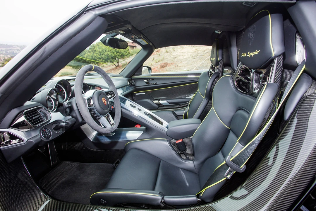 2015 Porsche 918 Spyder - Image 19 of 31