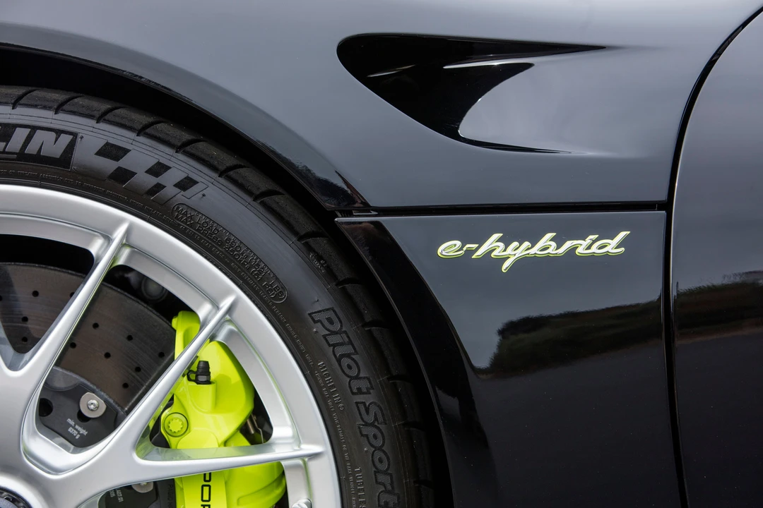 2015 Porsche 918 Spyder - Image 26 of 31