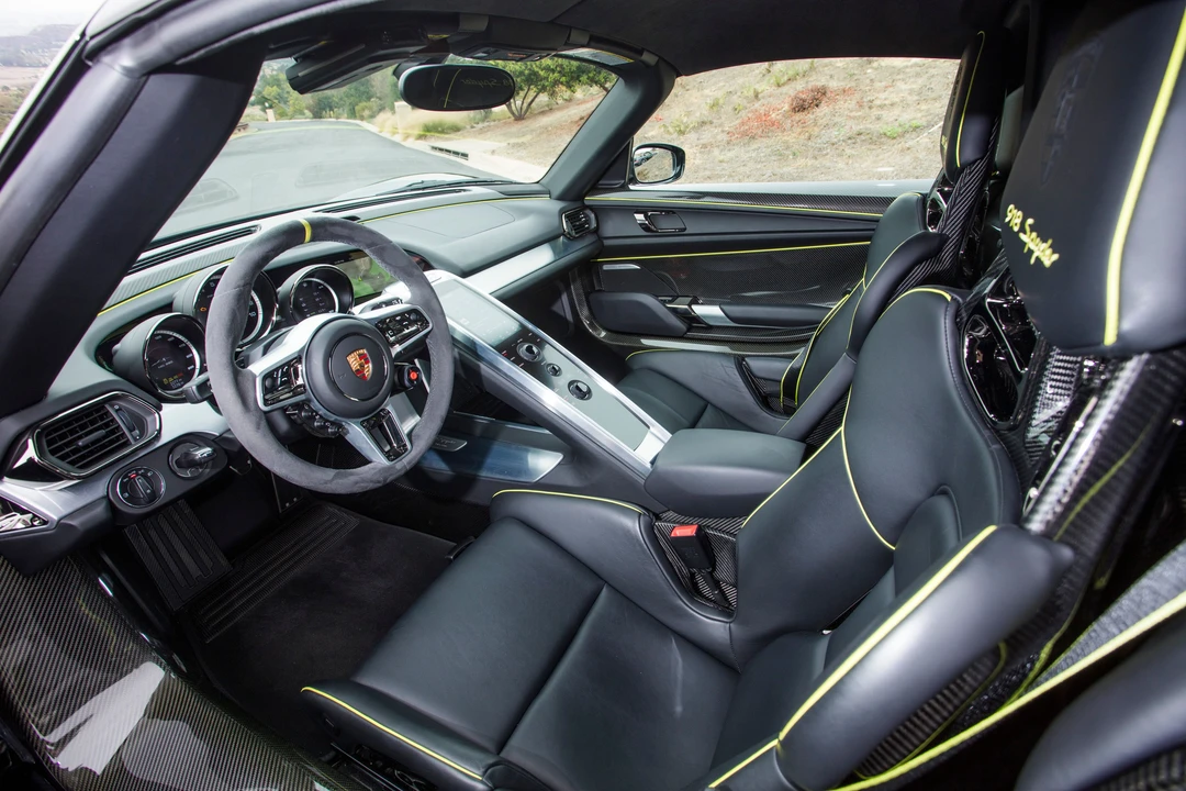 2015 Porsche 918 Spyder - Image 20 of 31
