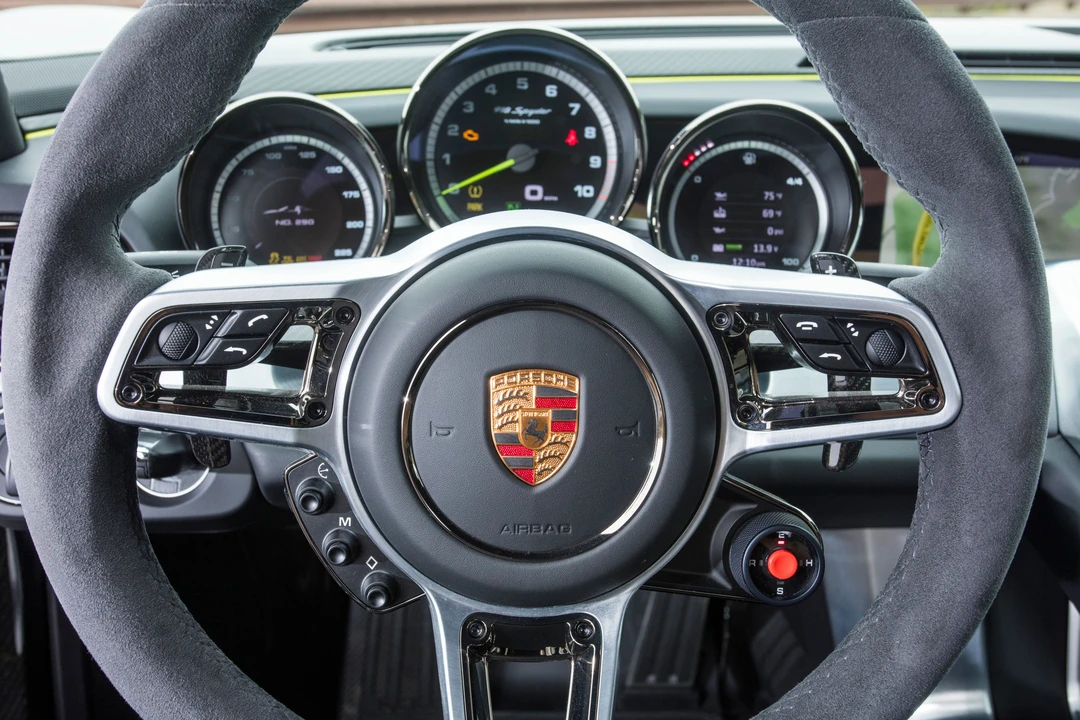 2015 Porsche 918 Spyder - Image 15 of 31