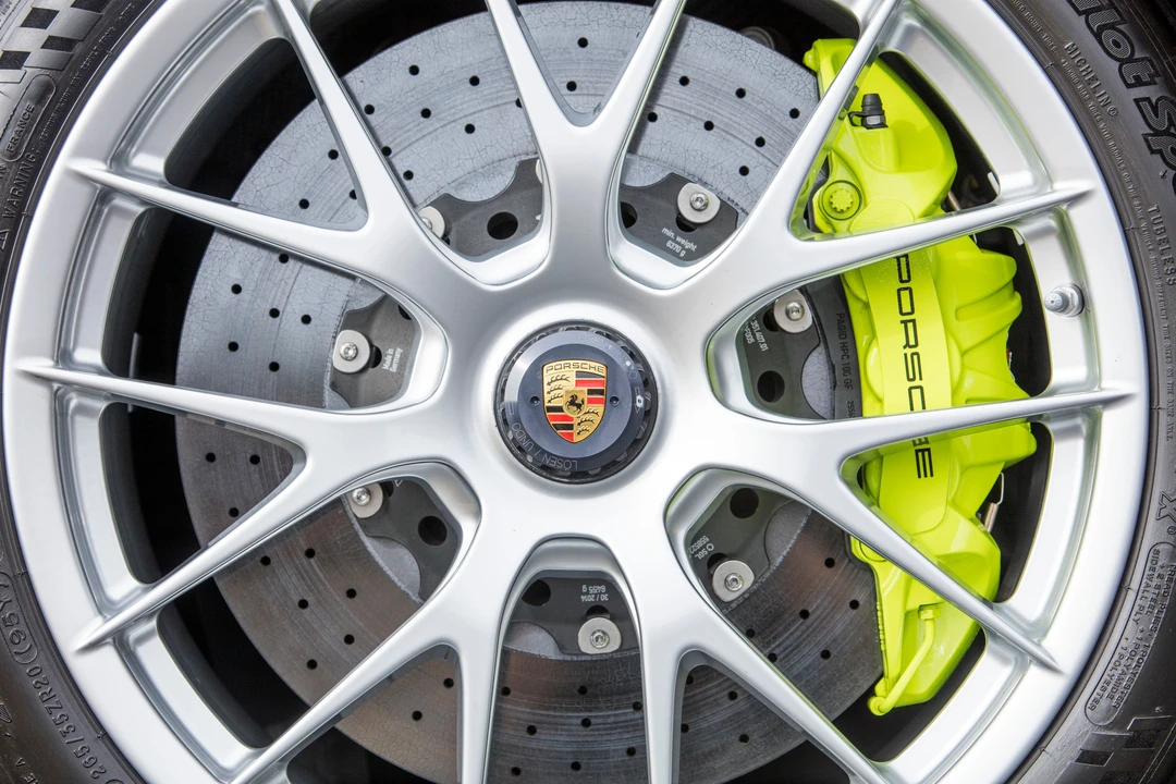 2015 Porsche 918 Spyder - Image 25 of 31