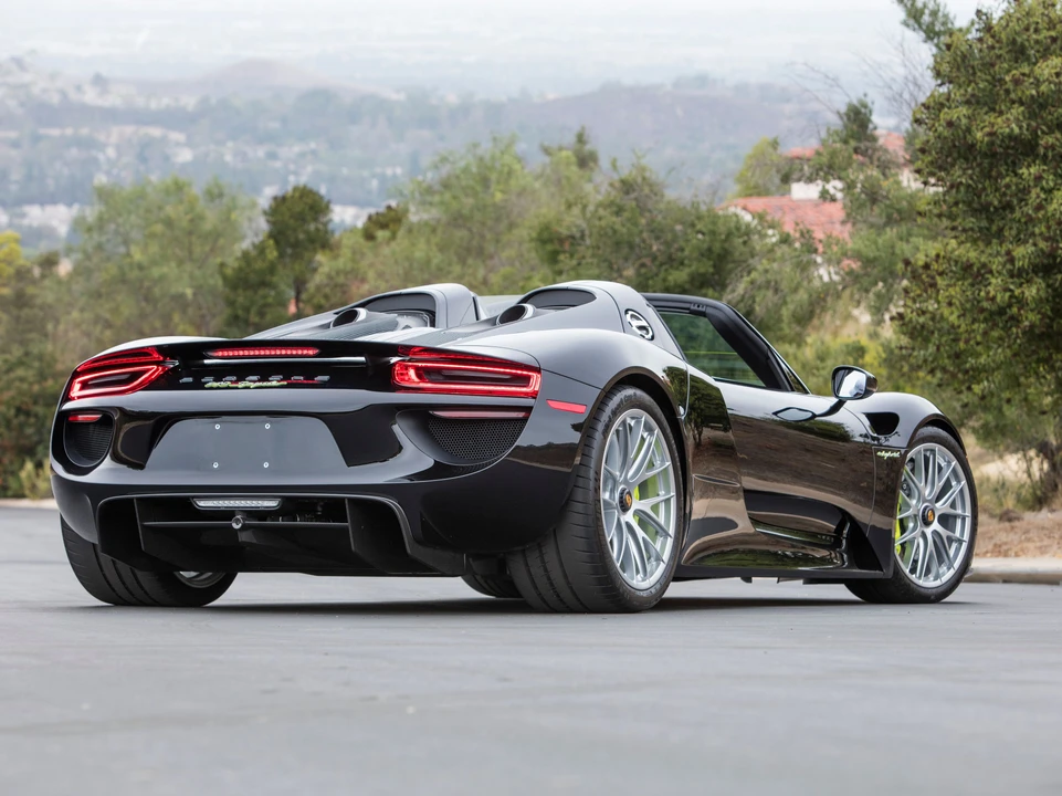 2015 Porsche 918 Spyder - Image 30 of 31