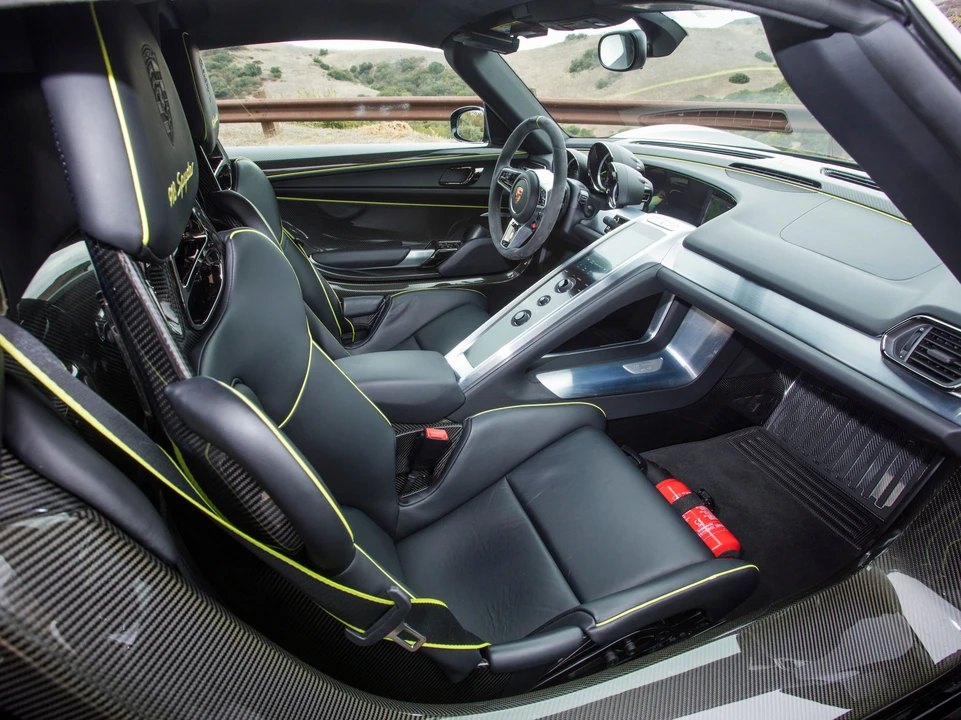 2015 Porsche 918 Spyder - Image 17 of 31