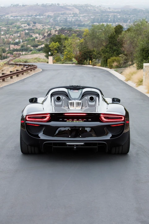 2015 Porsche 918 Spyder - Image 29 of 31