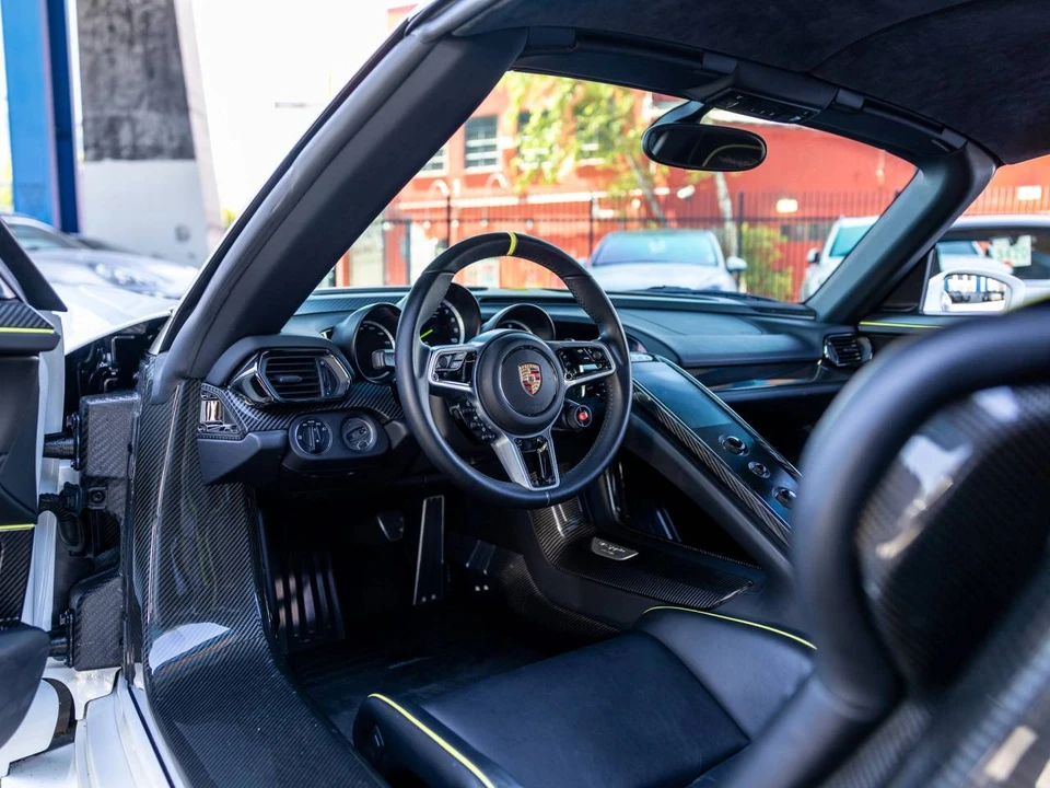 2015 Porsche 918 Spyder - Image 4 of 5