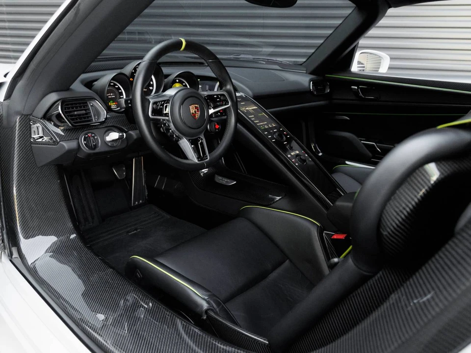 2015 Porsche 918 Spyder - Image 4 of 5