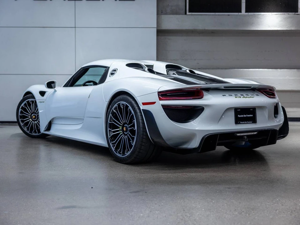 2015 Porsche 918 Spyder - Image 3 of 5