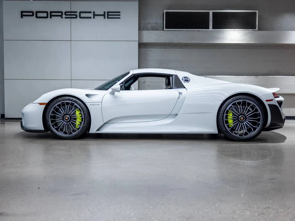2015 Porsche 918 Spyder - Image 2 of 5