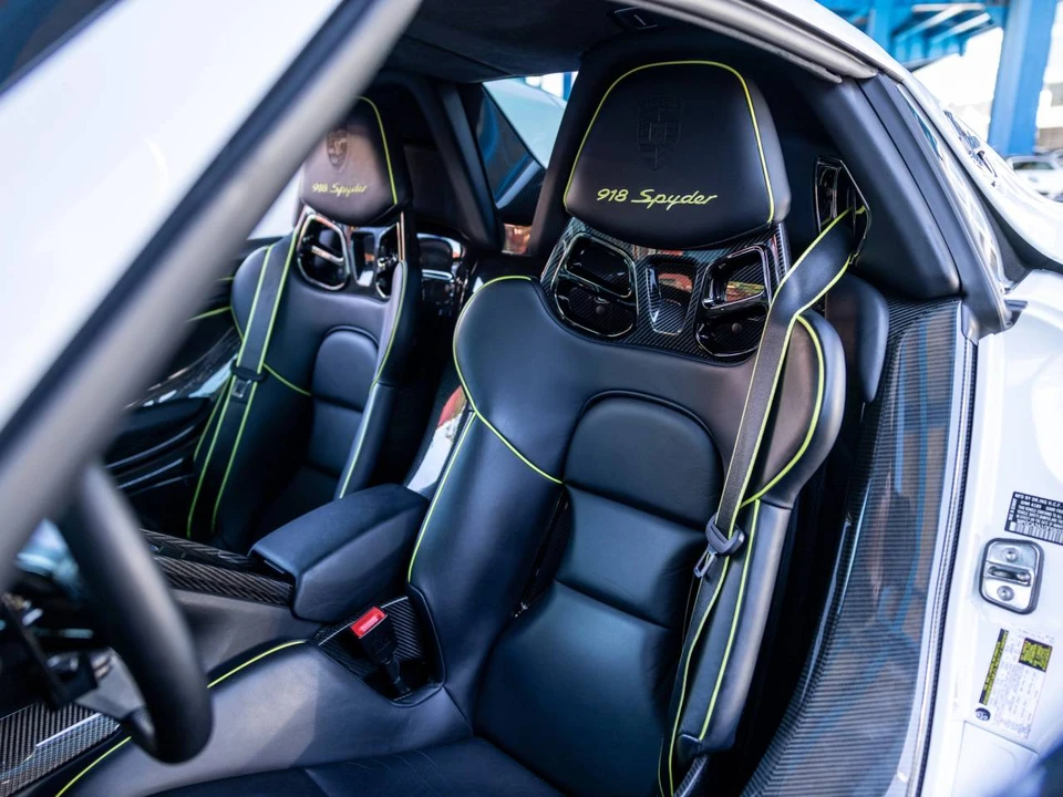 2015 Porsche 918 Spyder - Image 5 of 5