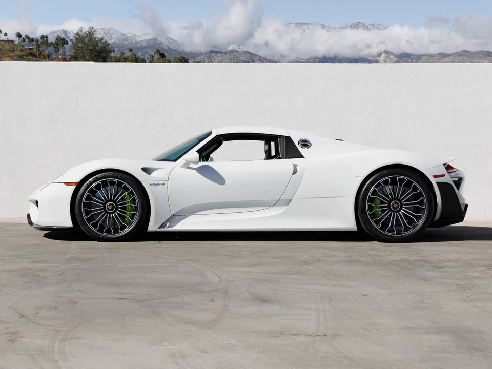 2015 Porsche 918 Spyder - Image 2 of 5