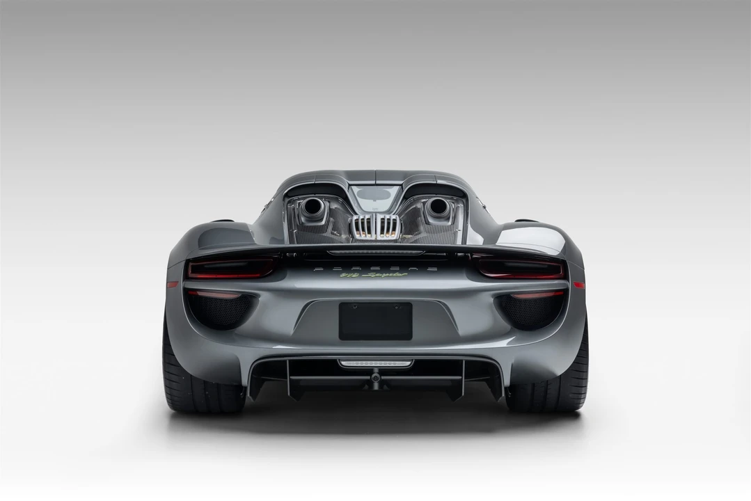 2015 Porsche 918 Spyder - Image 20 of 31
