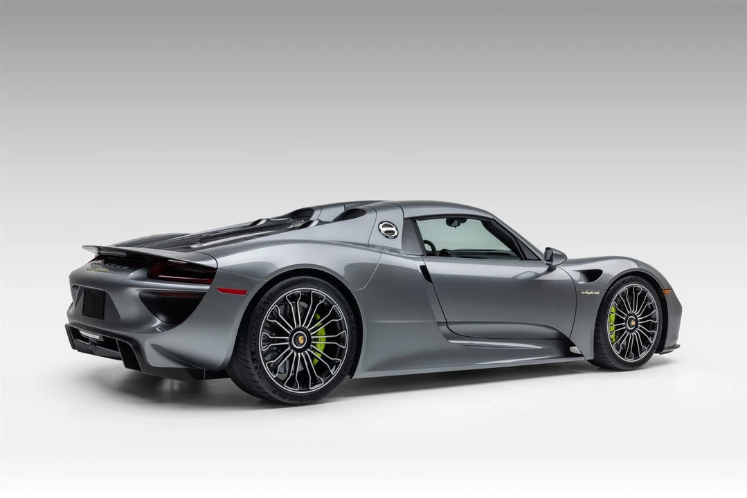 2015 Porsche 918 Spyder - Image 16 of 31
