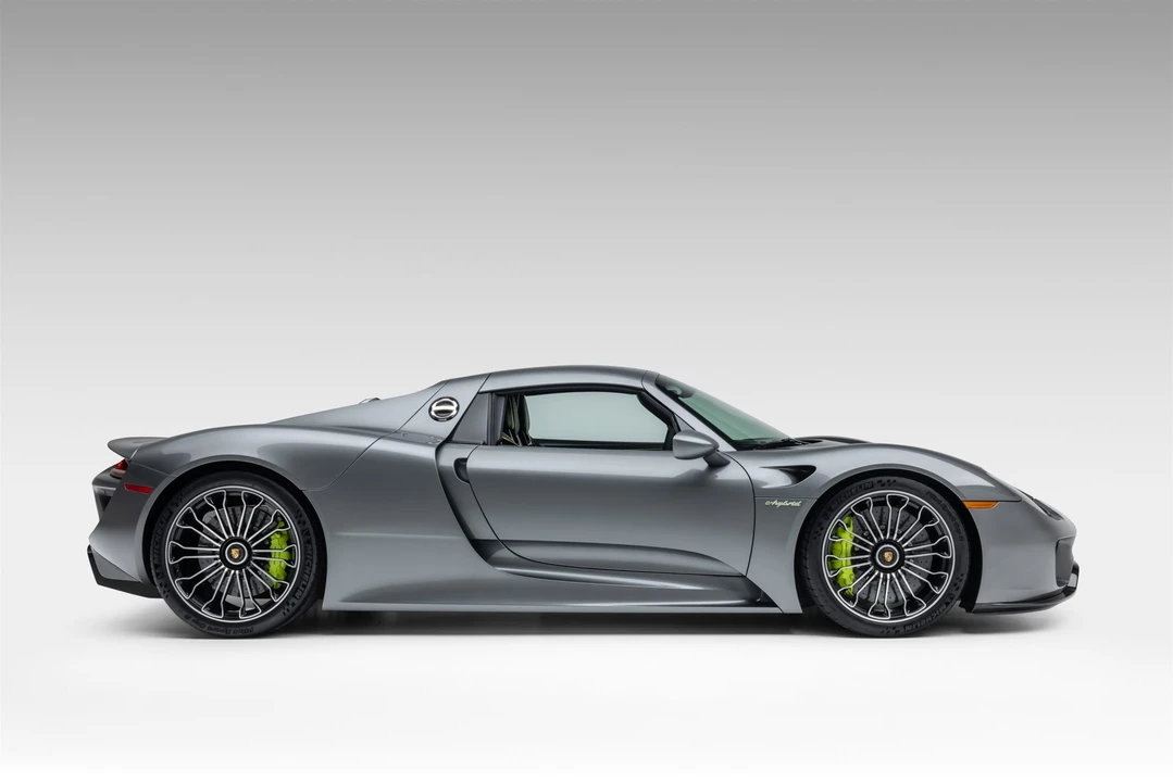 2015 Porsche 918 Spyder - Image 15 of 31