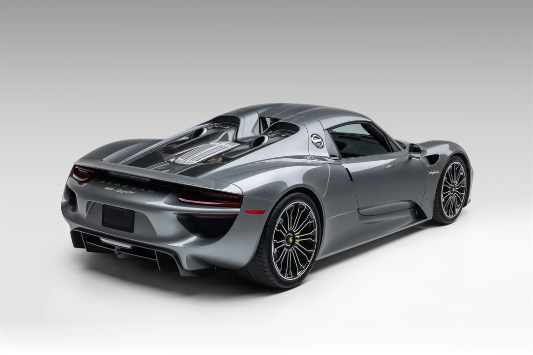 2015 Porsche 918 Spyder - Image 19 of 31