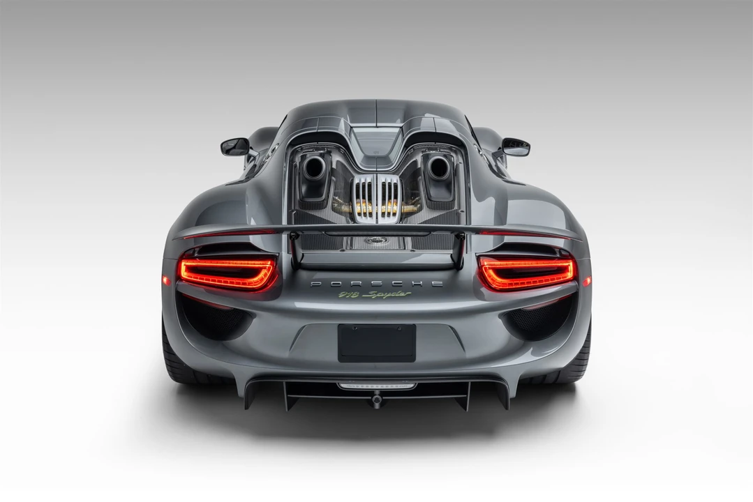 2015 Porsche 918 Spyder - Image 21 of 31