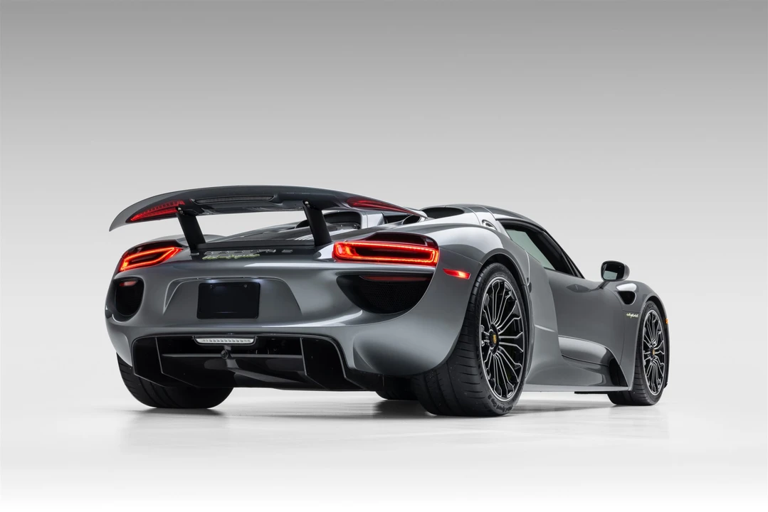 2015 Porsche 918 Spyder - Image 17 of 31