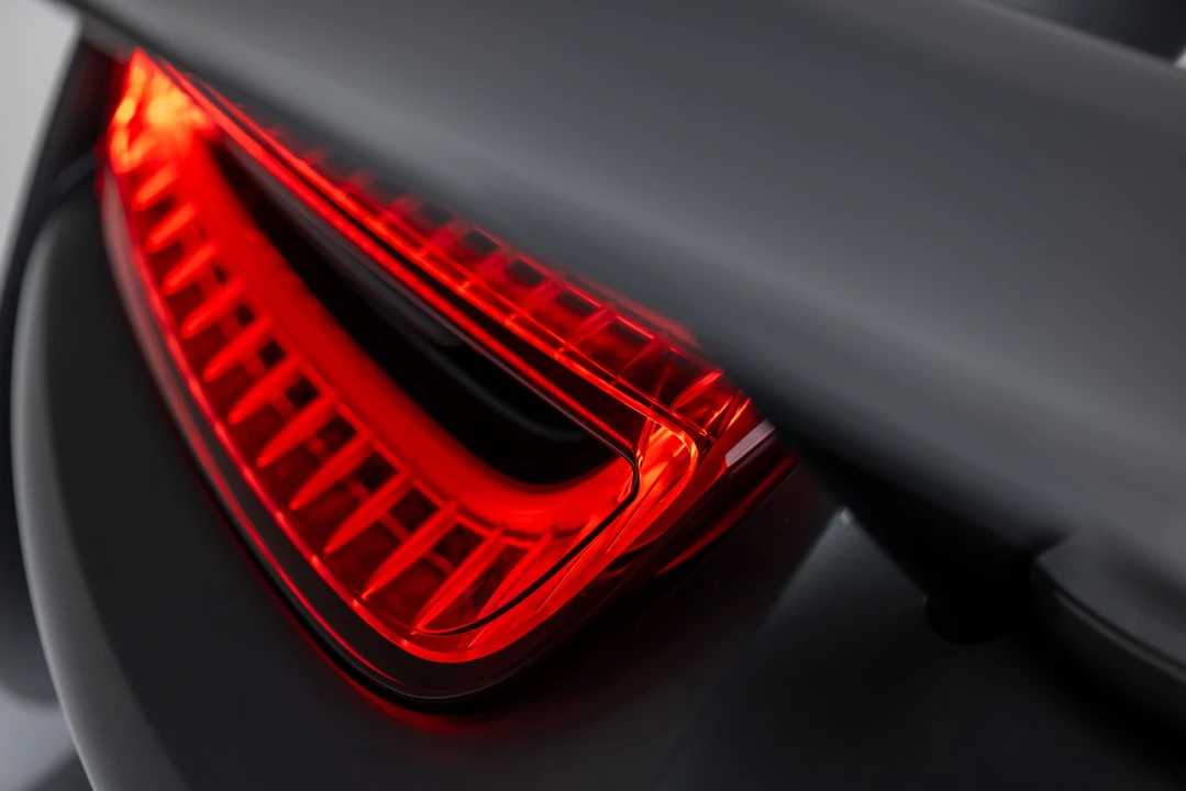 2015 Porsche 918 Spyder - Image 30 of 31