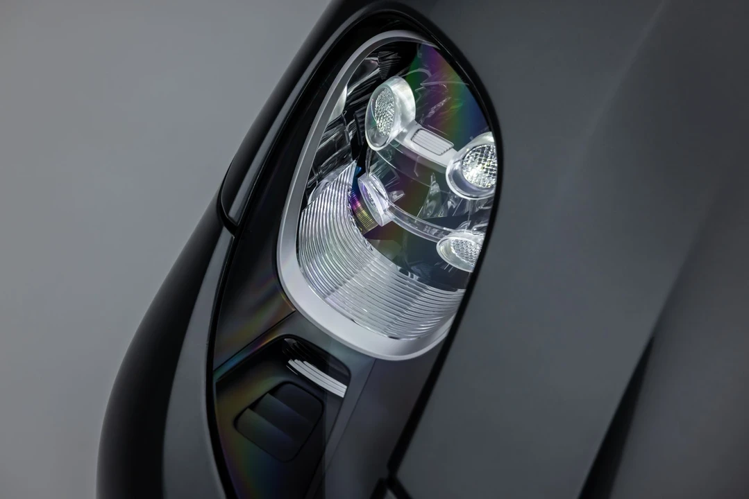 2015 Porsche 918 Spyder - Image 23 of 31