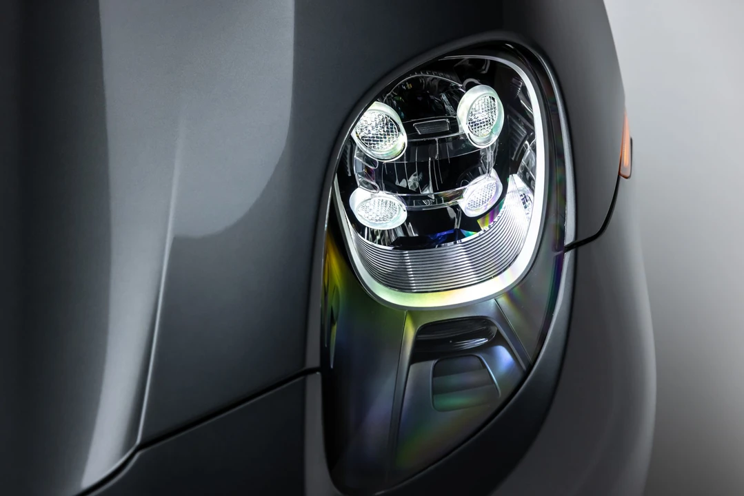 2015 Porsche 918 Spyder - Image 24 of 31