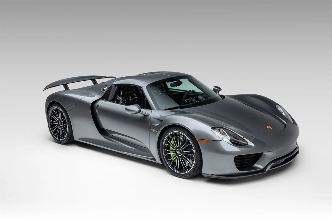 2015 Porsche 918 Spyder - Image 13 of 31