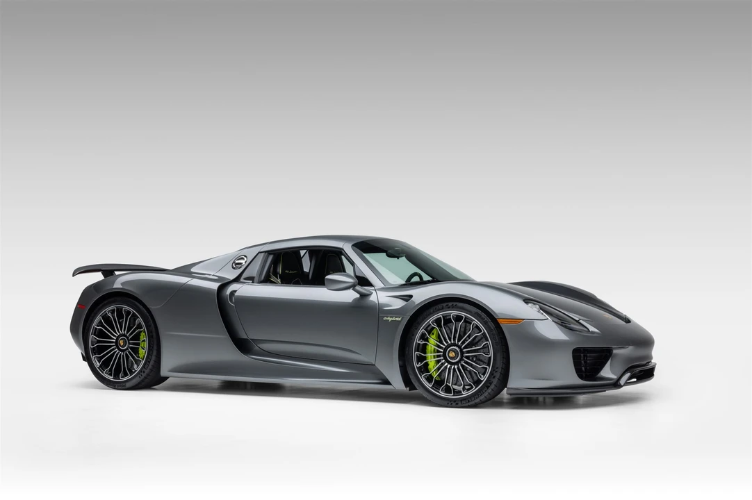 2015 Porsche 918 Spyder - Image 14 of 31