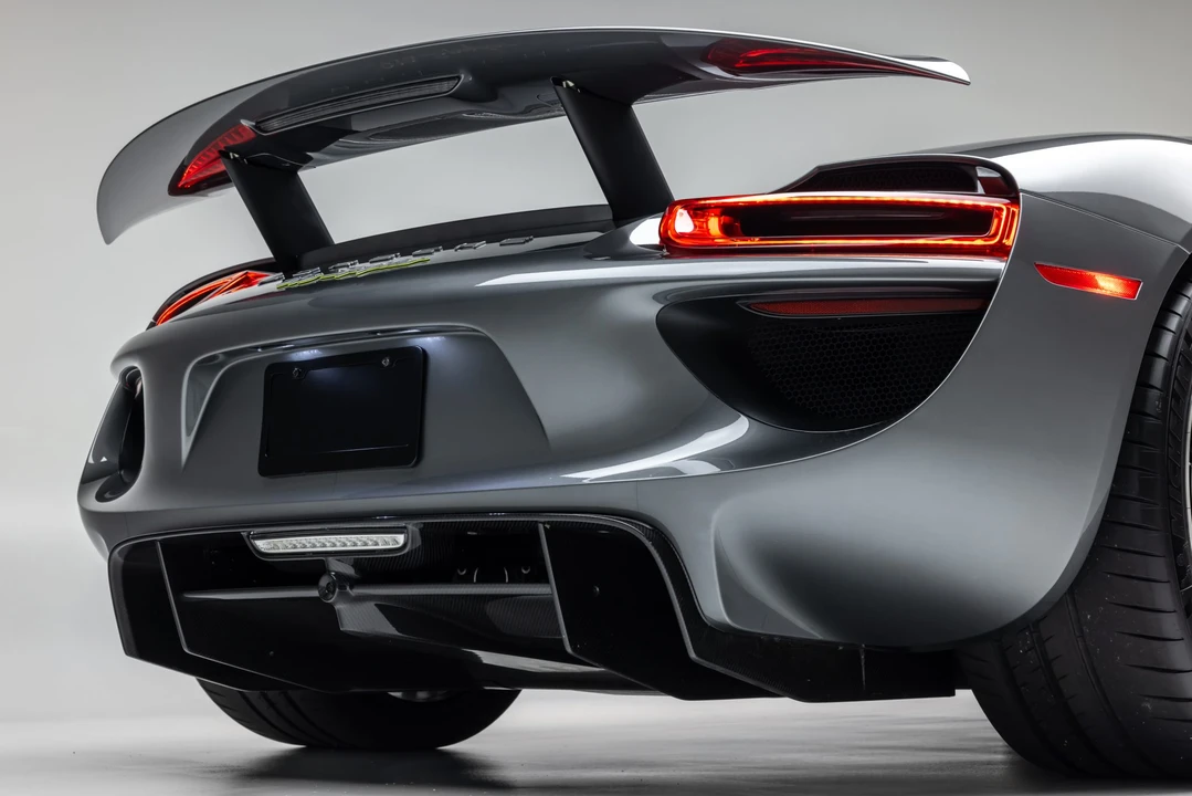 2015 Porsche 918 Spyder - Image 29 of 31