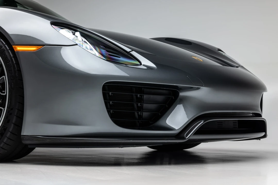 2015 Porsche 918 Spyder - Image 25 of 31