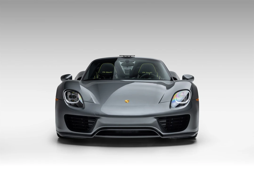 2015 Porsche 918 Spyder - Image 9 of 31