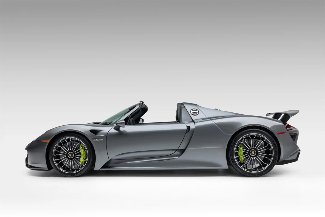2015 Porsche 918 Spyder - Image 12 of 31
