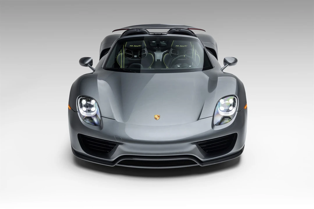 2015 Porsche 918 Spyder - Image 8 of 31
