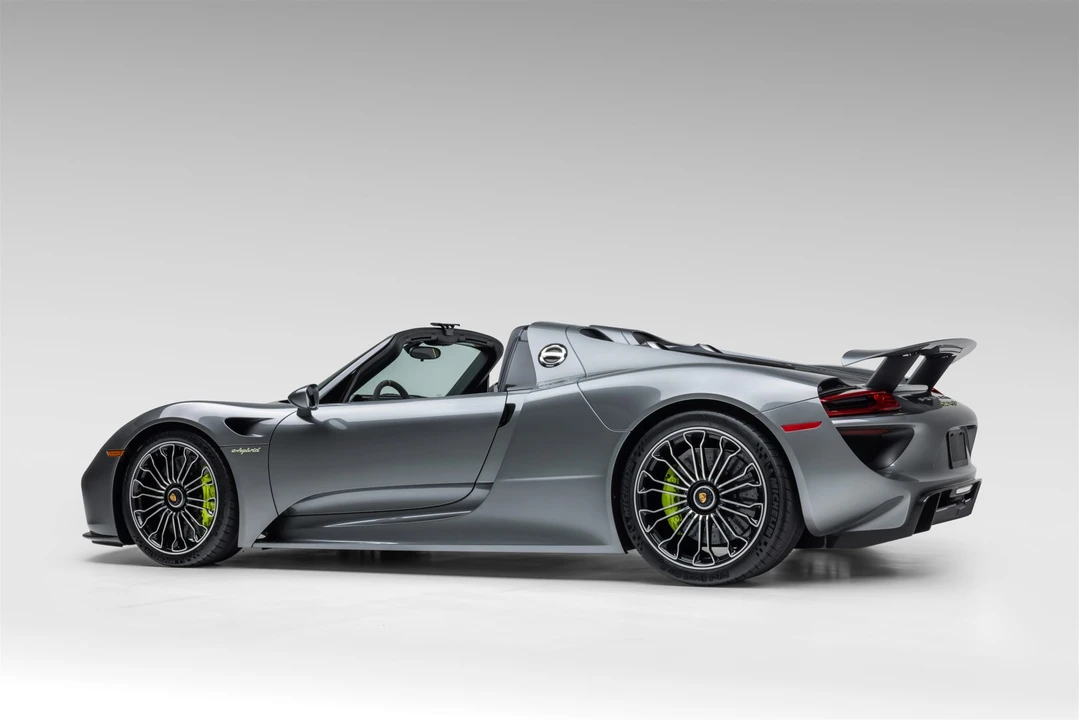 2015 Porsche 918 Spyder - Image 11 of 31