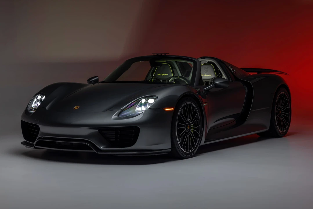 2015 Porsche 918 Spyder - Image 2 of 31