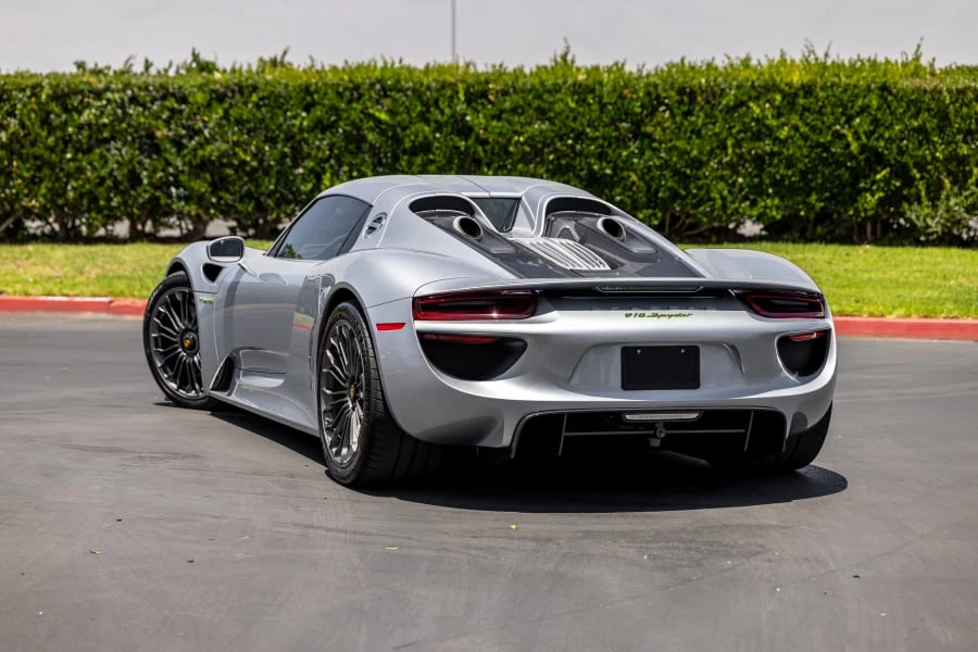 2015 Porsche 918 Spyder - Image 29 of 31