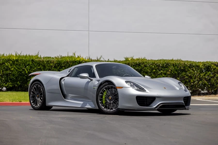 2015 Porsche 918 Spyder - Image 13 of 31