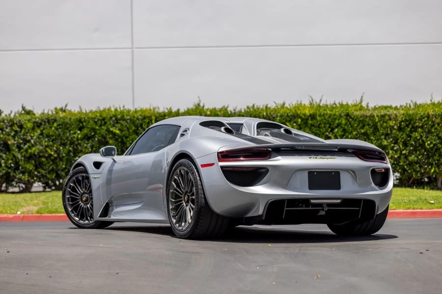 2015 Porsche 918 Spyder - Image 12 of 31