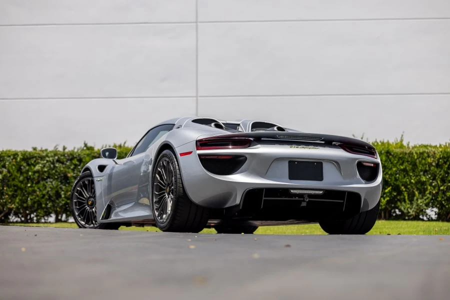 2015 Porsche 918 Spyder - Image 8 of 31